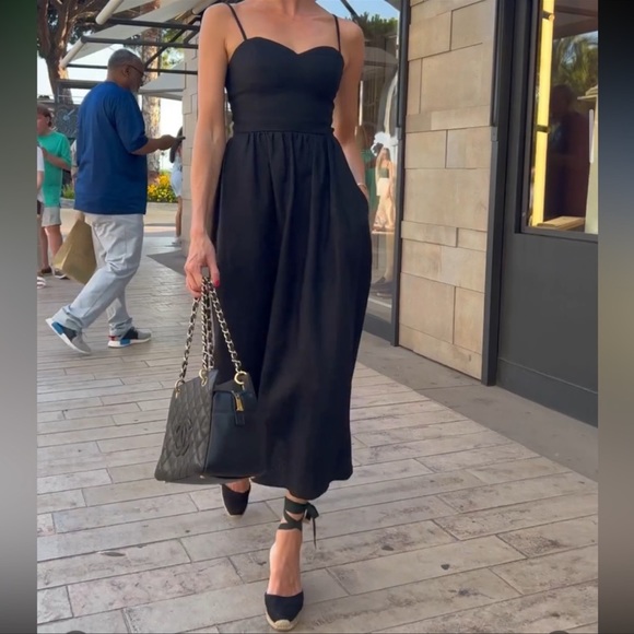 (SOLD) Reformation Zander Linen Midi Dress - Picture 4 of 10